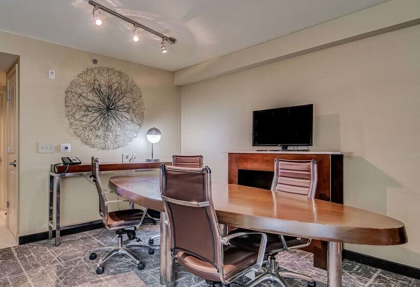 Люкс, Embassy Suites Atlanta   Kennesaw Town Center