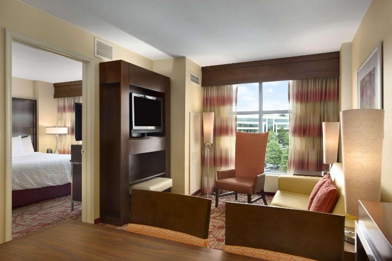 Люкс Кровать Кинг, Embassy Suites Atlanta   Kennesaw Town Center