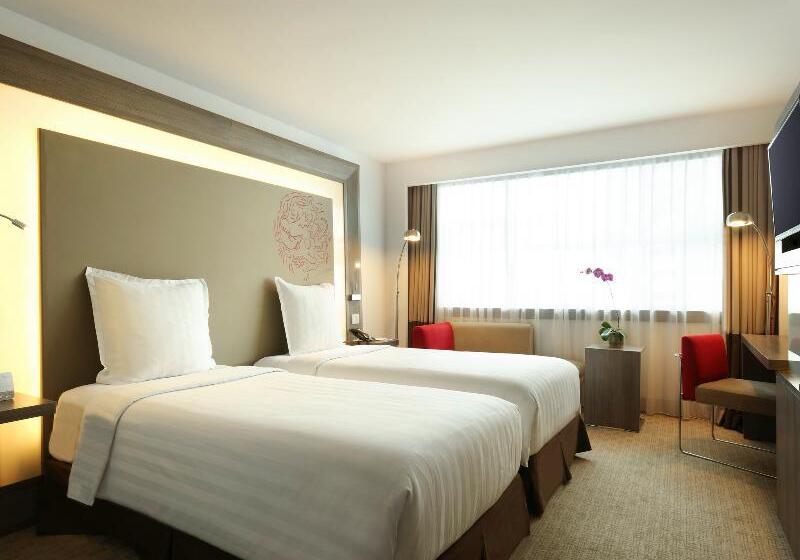 Номер Superior, Novotel Jakarta Gajah Mada