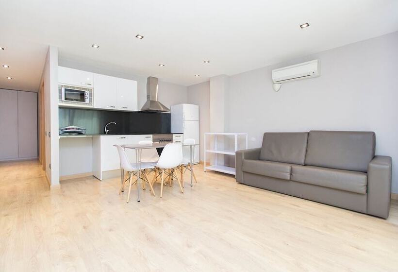 استودیوی استاندارد, Ainb Sagrada Familia Apartments