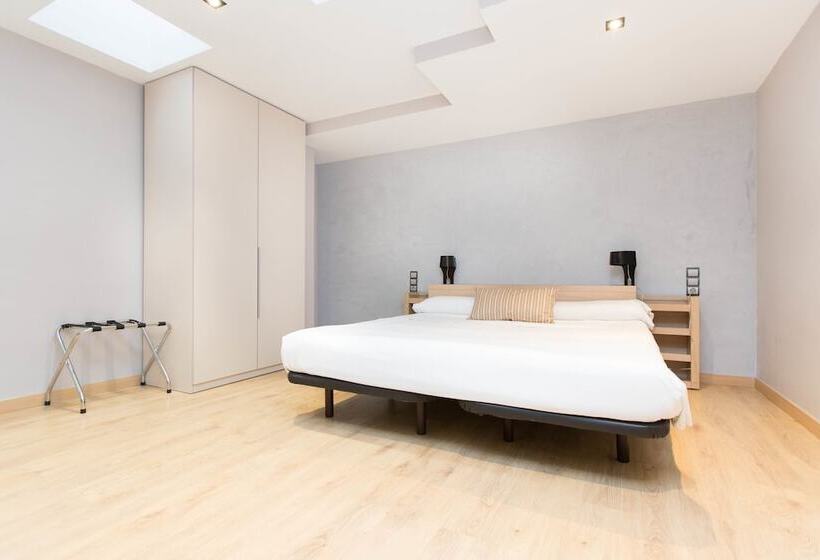 استودیوی استاندارد, Ainb Sagrada Familia Apartments