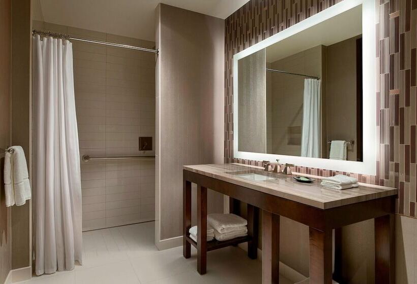 Номер Executive, The Westin Phoenix Downtown