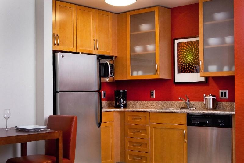 带大床的套房, Residence Inn By Marriott Syracuse Downtown At Armory Square