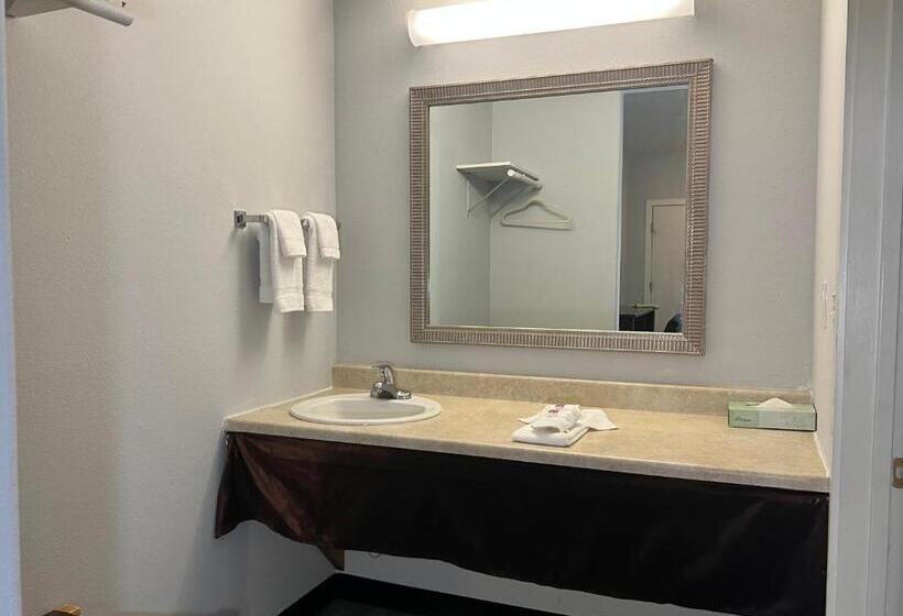 장애인을 위한 킹사이즈 침대 스탠다드 룸, Baymont By Wyndham Ridgecrest