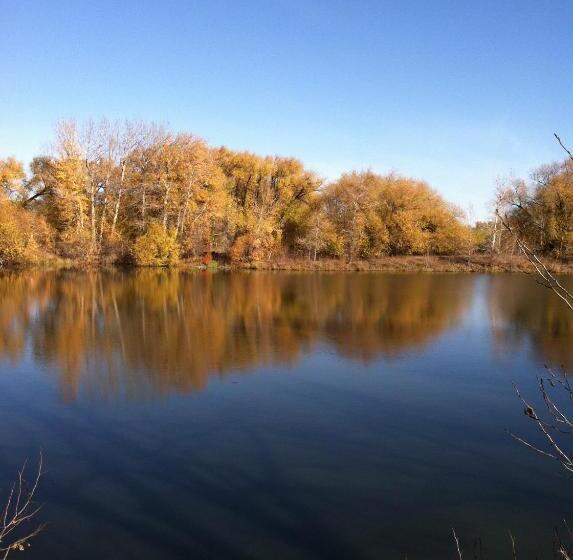 Superior room with lake view, Econo Lodge Ellensburg Near University