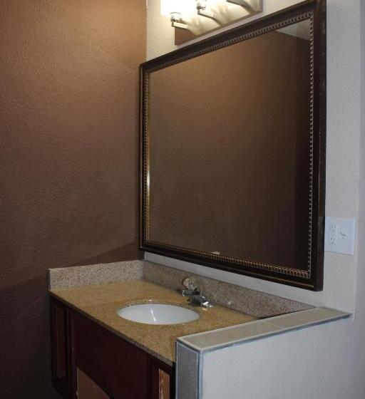 Трехместный Номер Базовый, Travel Inn Omaha