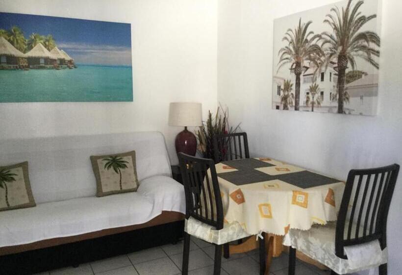 דירת חדר עם טרסה, Breakaway Inn