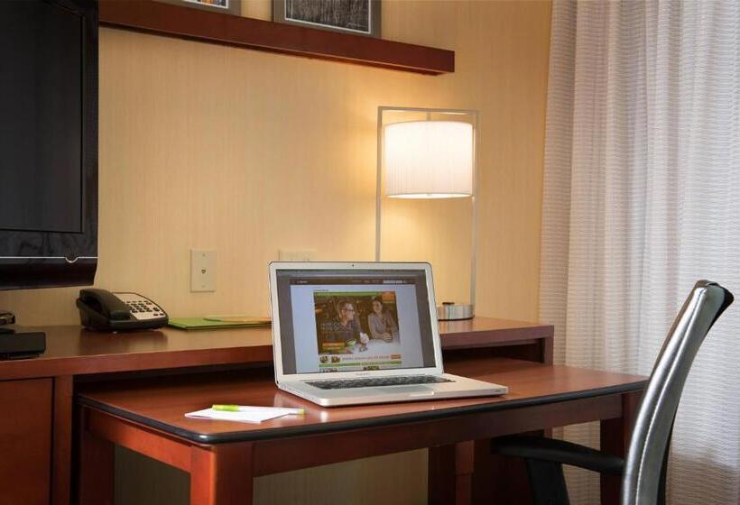 带大床的标准间, Courtyard By Marriott Hanover Lebanon