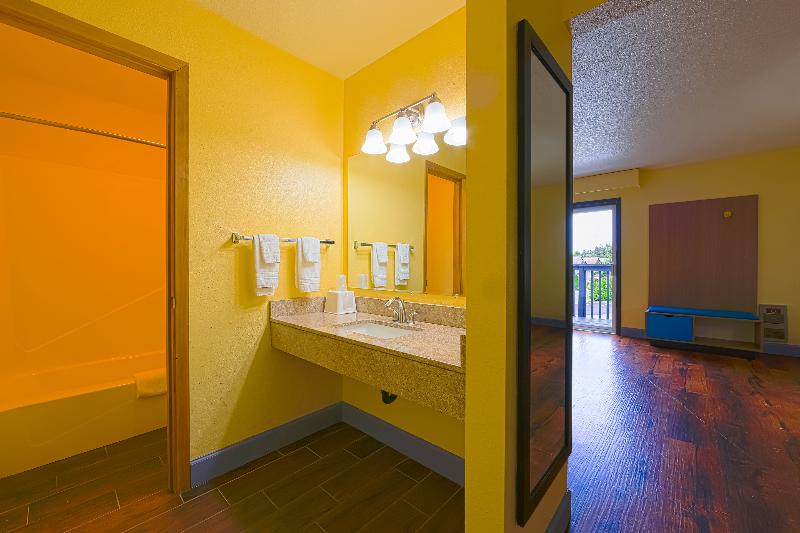 스탠다드 룸 킹사이즈 침대, Coastal Inn By Oyo Lincoln City Oregon Coast Hwy