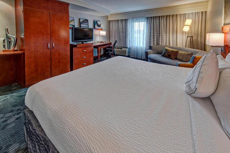 Büyük Çift Kişilik Yataklı Standart Oda, Courtyard By Marriott Alexandria
