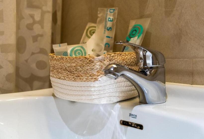 اتاق استاندارد سه نفره, Hostal Matheu