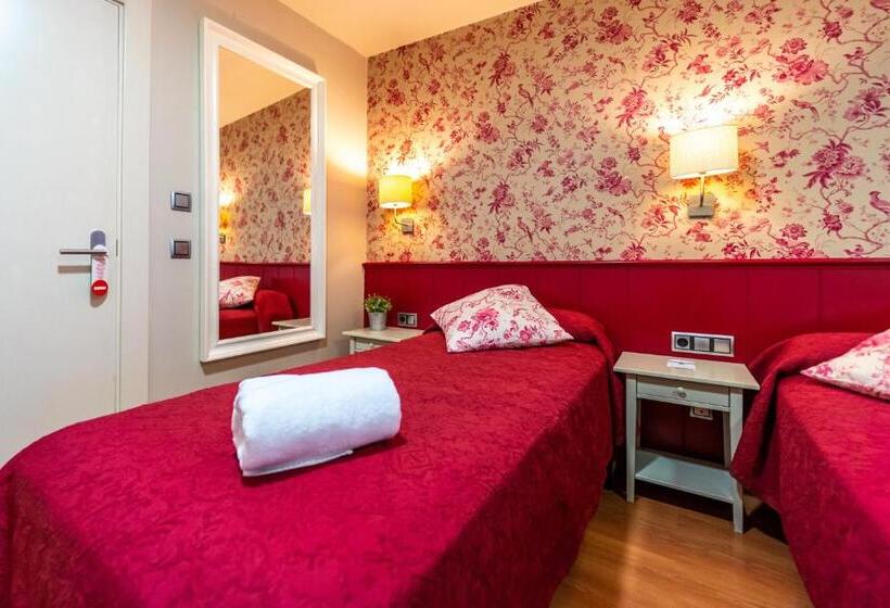 اتاق استاندارد چهار تخته, Hostal Matheu