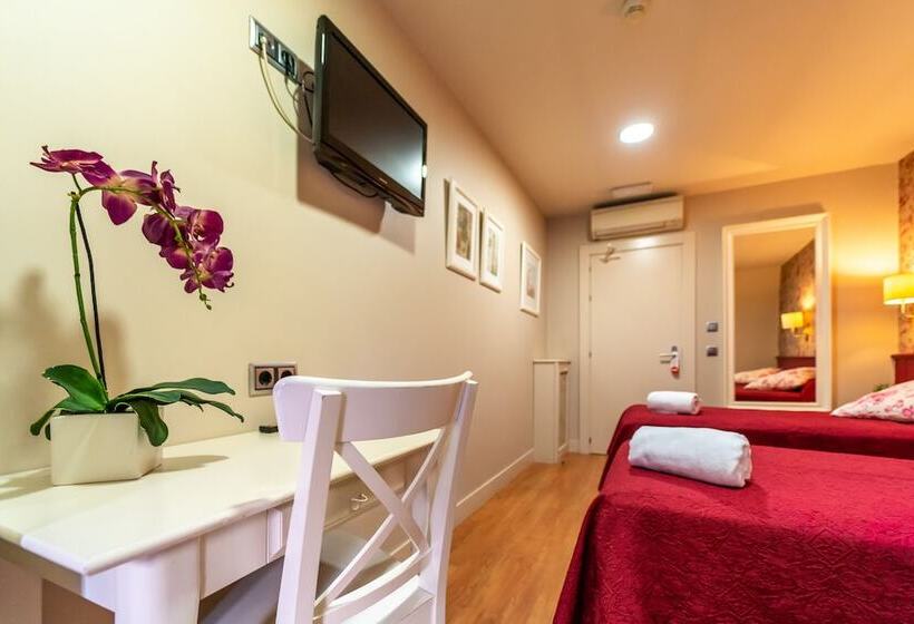 اتاق استاندارد چهار تخته, Hostal Matheu