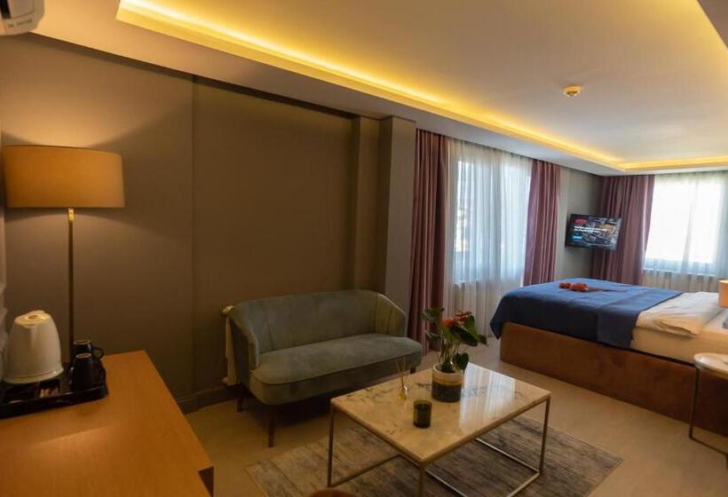 اتاق لوکس با بالکن, Malta Bosphorus