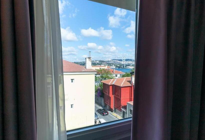 اتاق لوکس با چشم‌انداز دریا, Malta Bosphorus