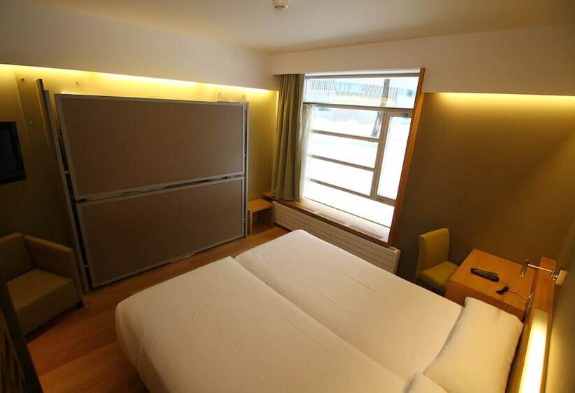 Habitación Cuádruple Estándar, Continental Balneario De Panticosa