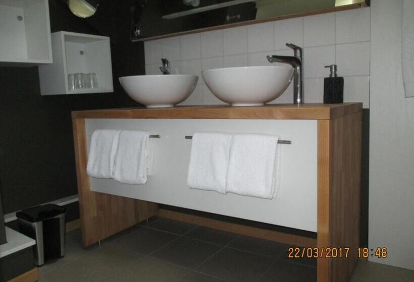 Семейный Номер, B&b Roseland