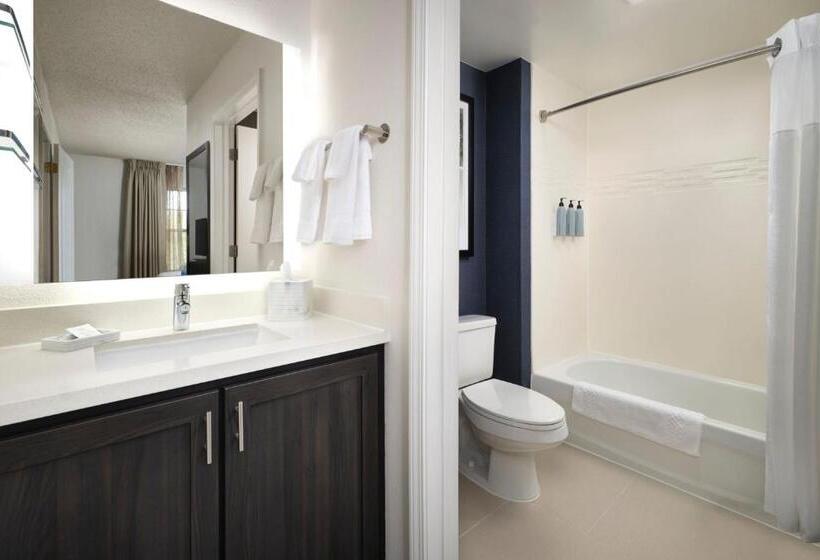Люкс 2 Спальни, Residence Inn Mount Olive At International Trade Center