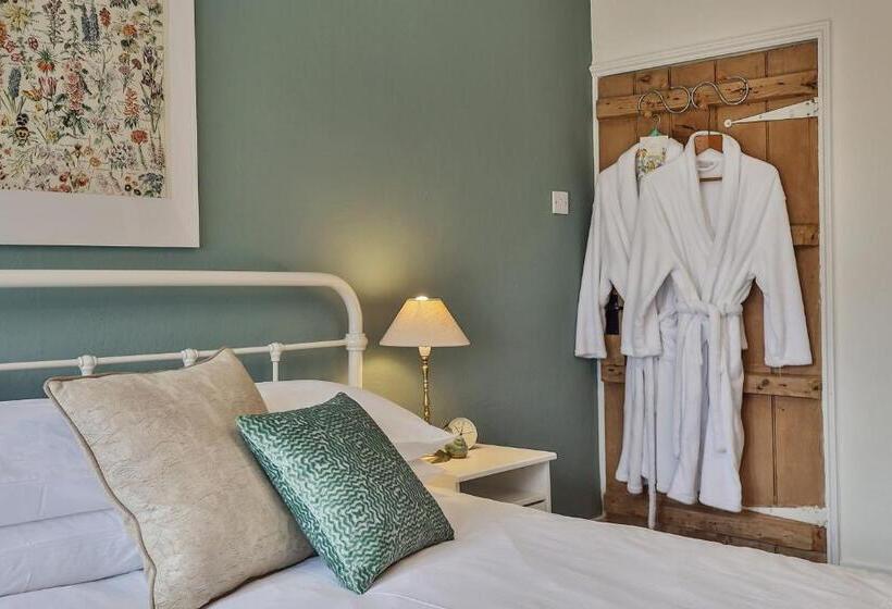 Номер Стандарт, Swallows Nest Bed And Breakfast