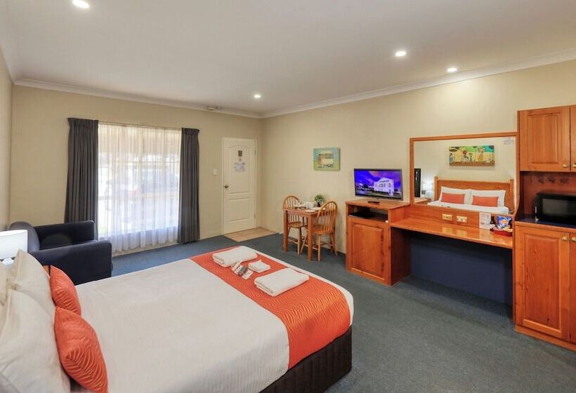 Номер Deluxe, Breakout Motor Inn