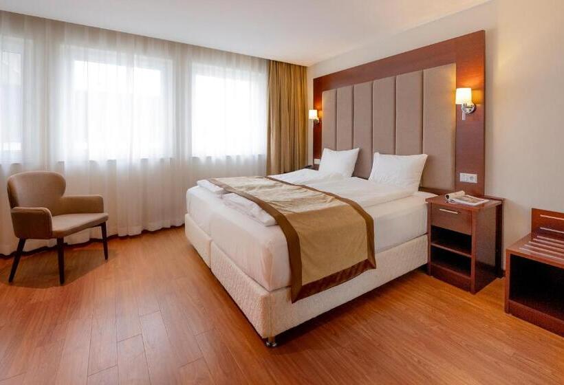 Номер Economy, Palast