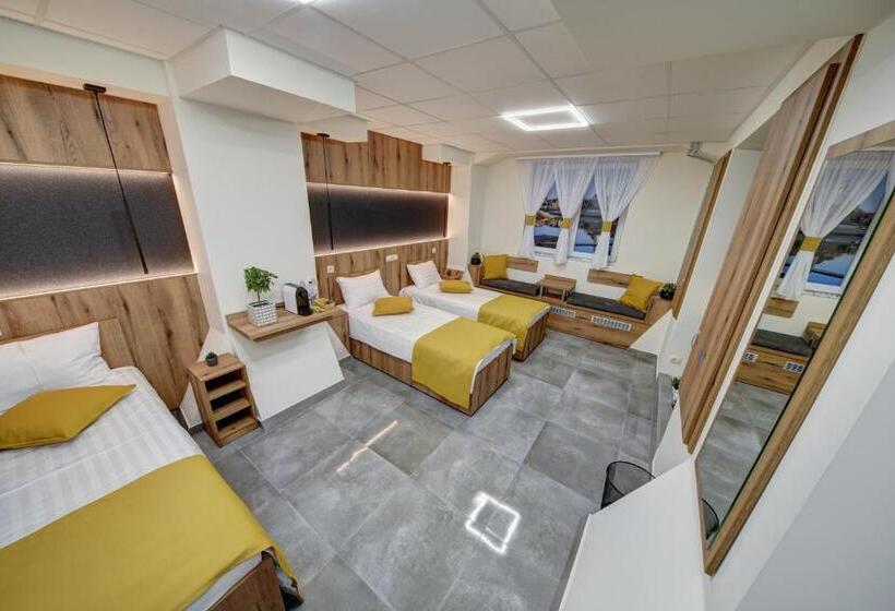 חדר סופריור לשלושה, Riverside Inn   Dunaparti Szuterén
