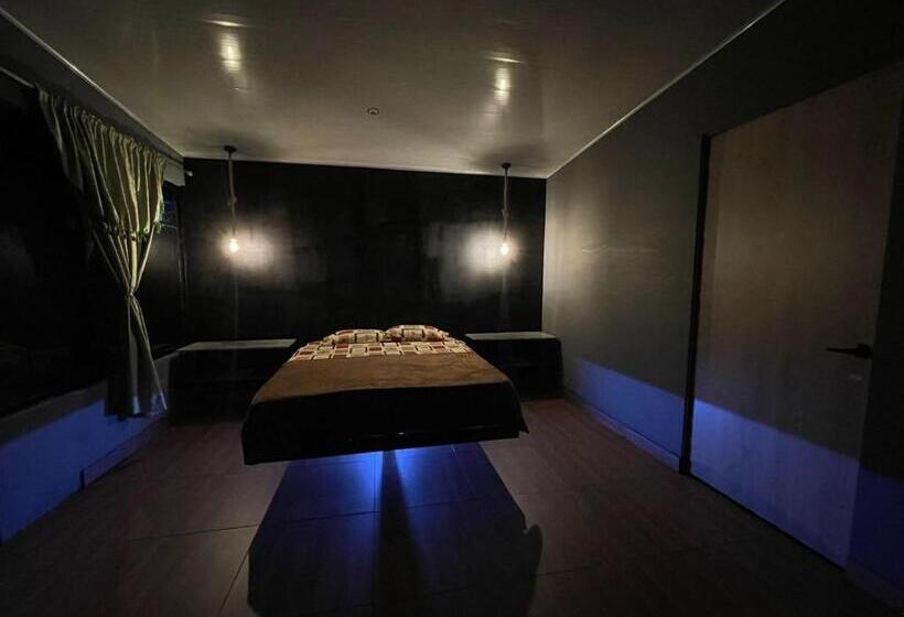 샬레, Alex Country House