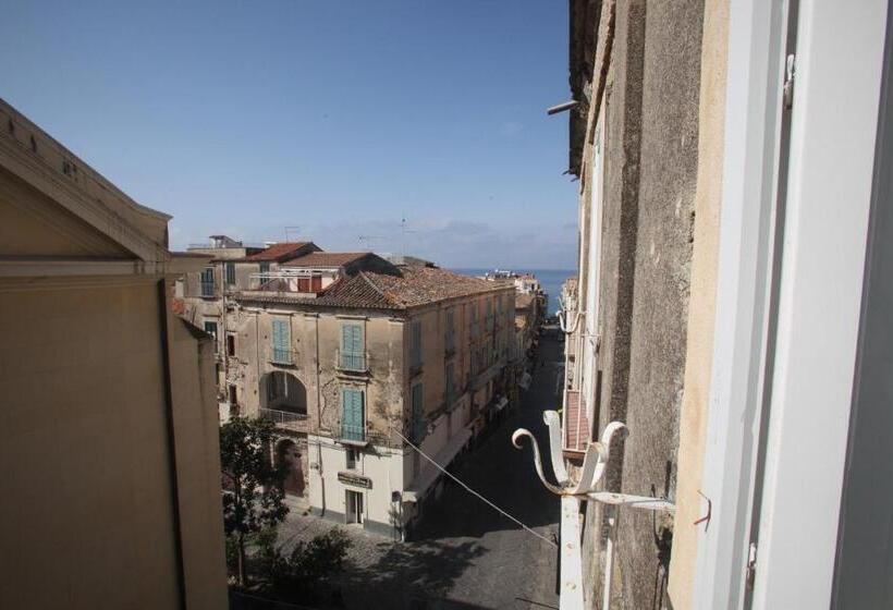 آپارتمان 2 خوابه با چشم‌انداز دریا, Al Vecchio Castello