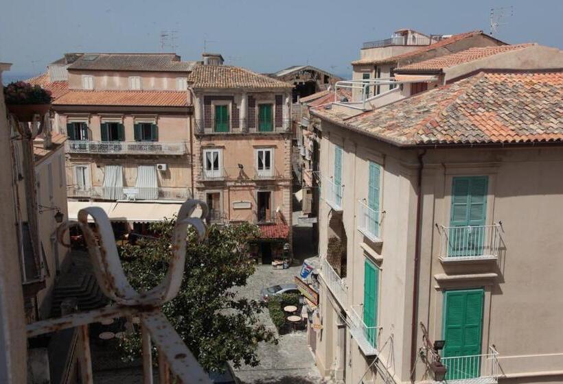 اتاق استاندارد با بالکن و چشم‌انداز دریا, Al Vecchio Castello