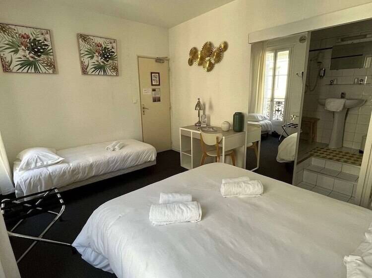 Номер Стандарт Трехместный, Brit Hotel Des Grands Hommes   Bordeaux Centre