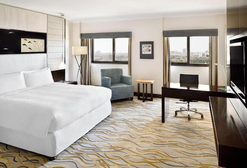 キングサイズベッドのスーペリアルーム, Four Points By Sheraton Riyadh Khaldia