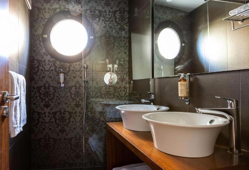 Suite, Royalmar
