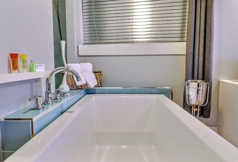 Полулюкс, St James Gate By Bower Boutique Hotels