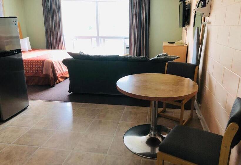 带大床的标准工作室, Perth Plaza Inn & Suites