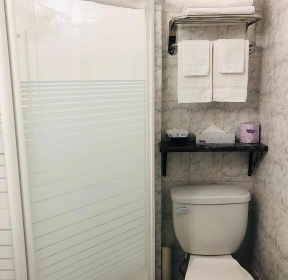 带按摩浴盆的套房, Perth Plaza Inn & Suites