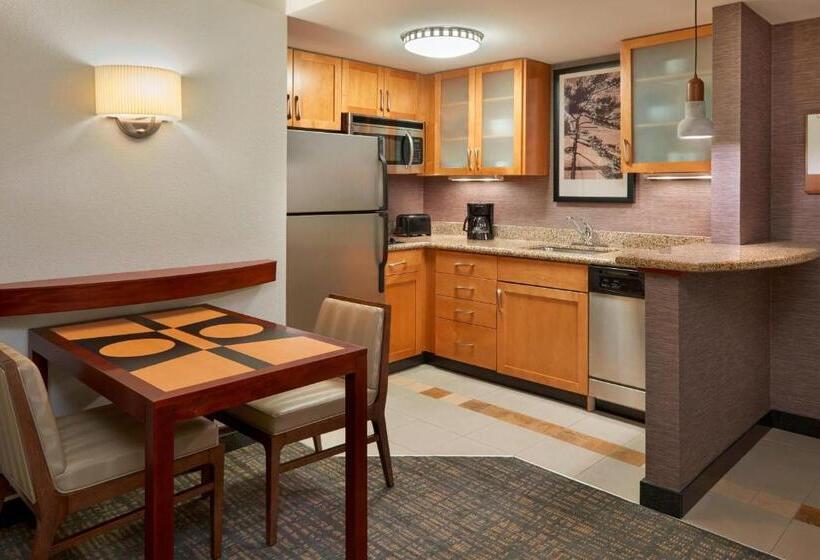 Люкс Кровать Кинг, Residence Inn By Marriott Gravenhurst Muskoka Wharf