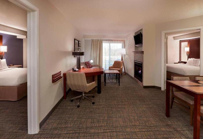 Люкс 2 Спальни, Residence Inn By Marriott Gravenhurst Muskoka Wharf