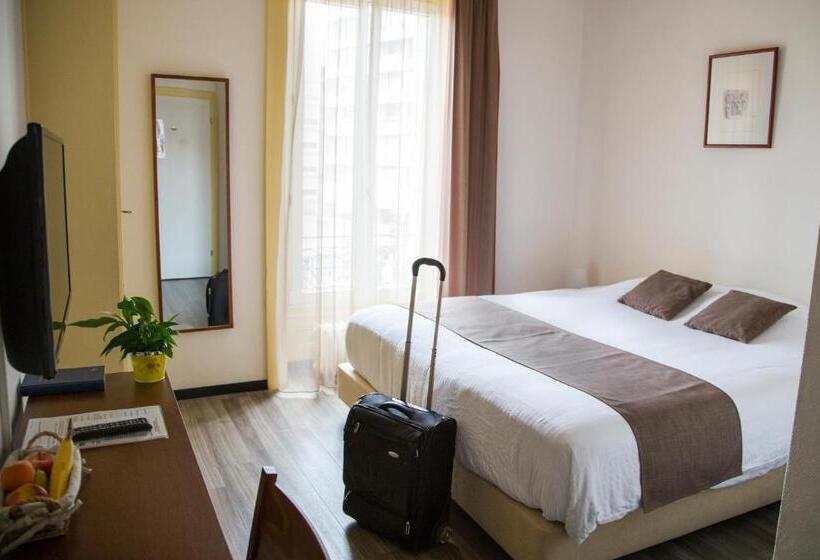 Номер Стандарт, Hôtel Du Marché