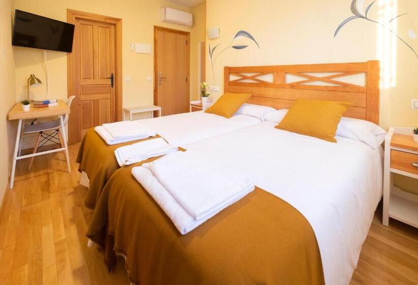 家庭间, Hostal La Granja