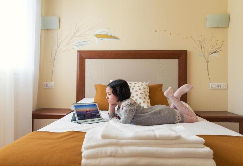 家庭间, Hostal La Granja