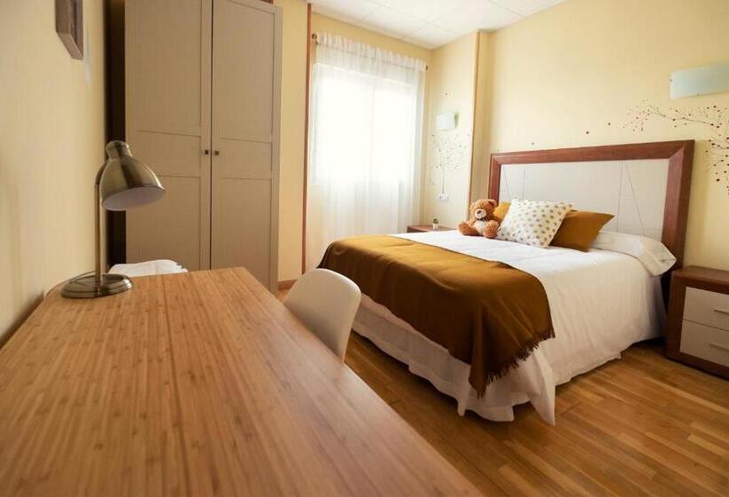 家庭间, Hostal La Granja
