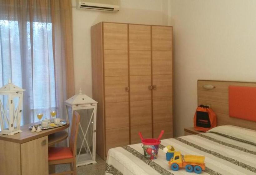 Трехместный Номер Стандарт с Балконом, Camelia