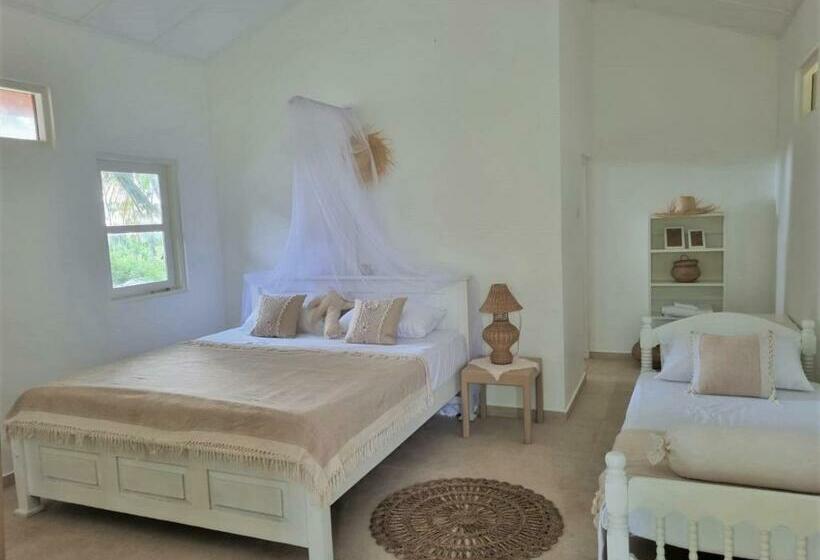 Трехместный Номер Deluxe, Golden Beach Paradise