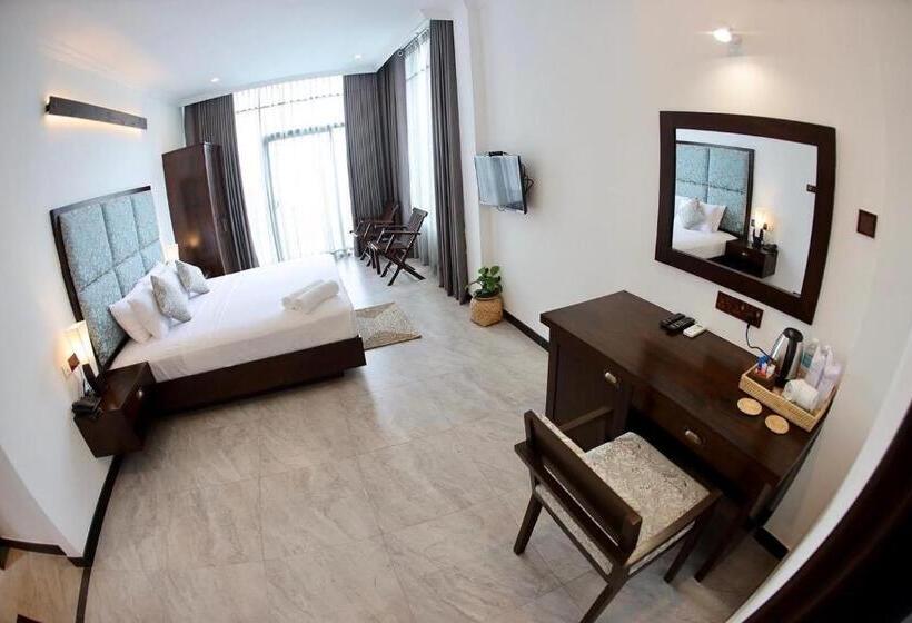 Семейный Номер, Riverbank Resort Gampola