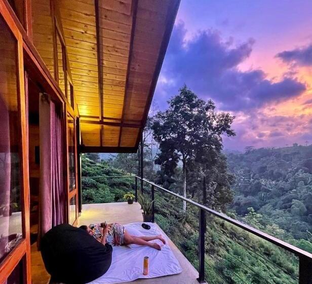 Четырехместный Номер Стандарт, Riverbank Resort Gampola