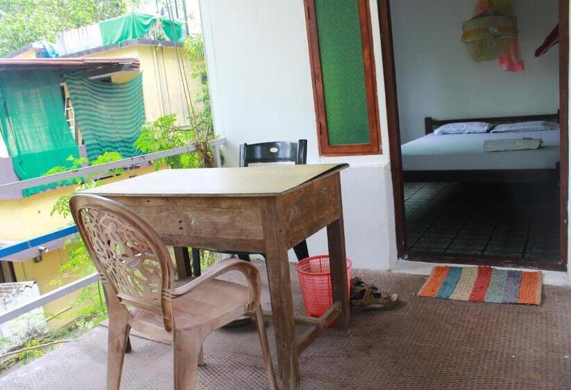 Quarto Quádruplo Estandar, Johnson S Homestay   Ecohouseboat