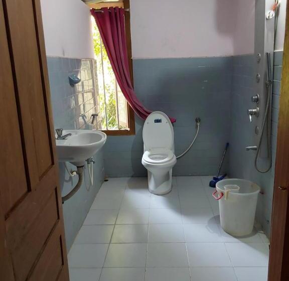 Quarto Familiar, Johnson S Homestay   Ecohouseboat