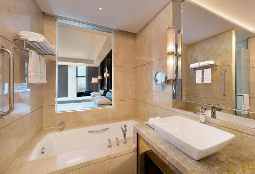 Стандартный Номер Кровать Кинг, Sheraton Changchun Jingyuetan