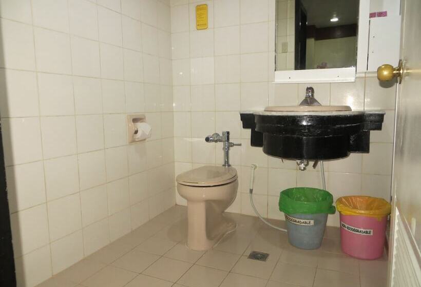 패밀리 룸, Paragon Suites
