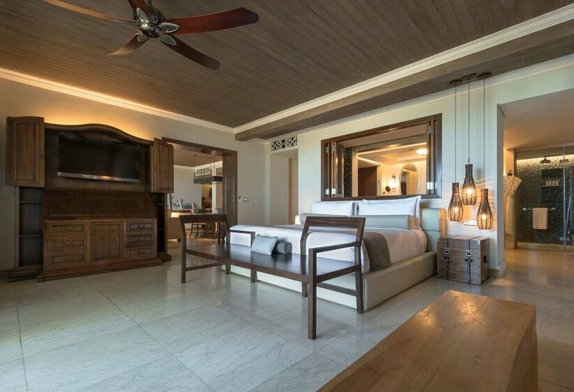 سوئیت با بالکن, The St Regis Le Morne Resort, Mauritius